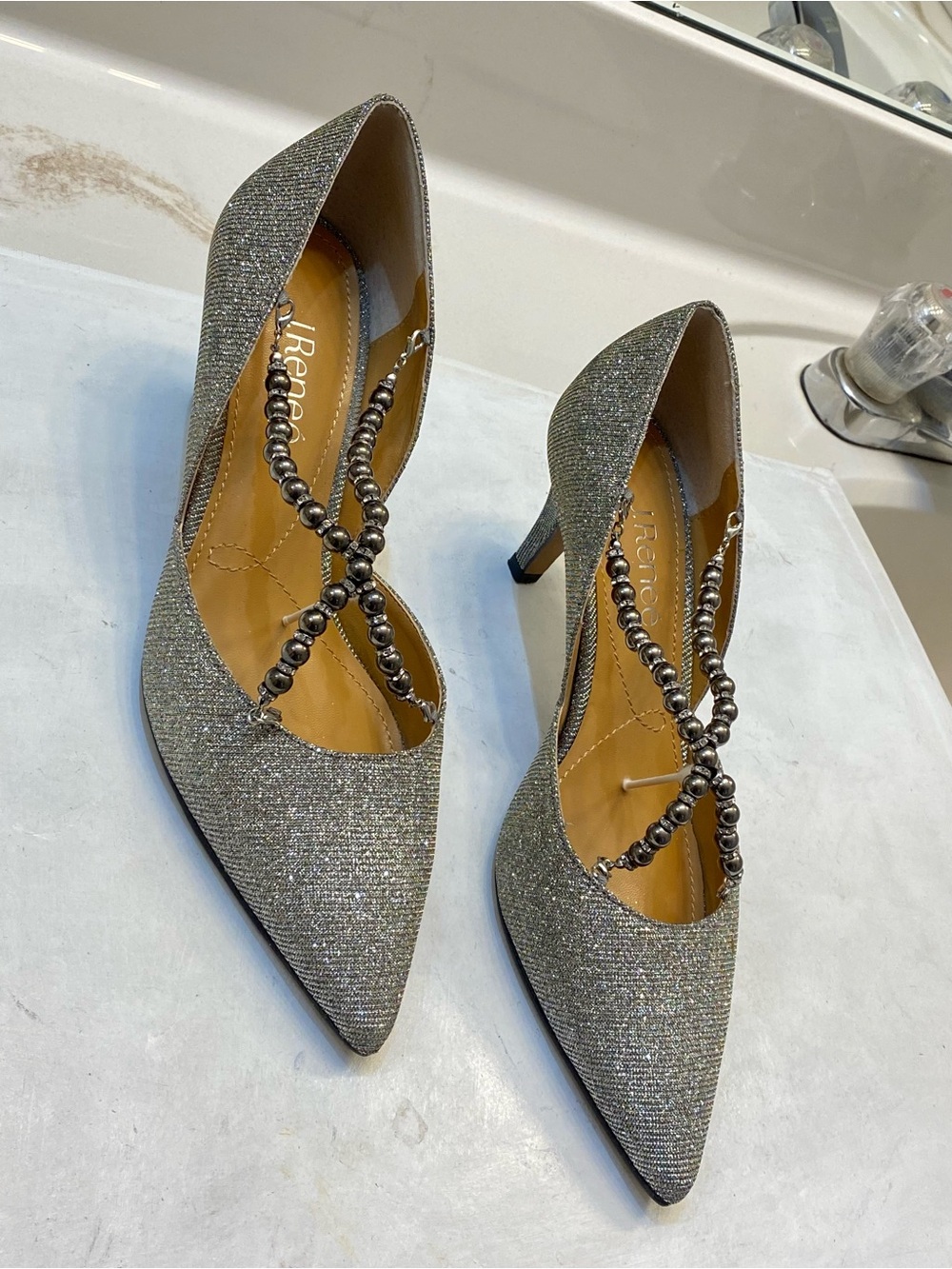 J Renee Zayna pump with silver glitter finish in excellent condition beautiful